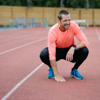 Polar Vantage M – pokročilé sportovní hodinky GPS HRM pro muže a ženy – běh a multisportovní trénink s monitorem srdeční