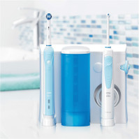 Oral-B Oral Care Center PRO 700 elektrický zubní kartáček + vodní tryska ústní irigátor, vícebarevný