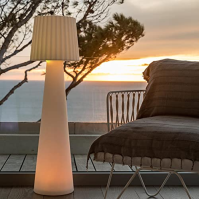 LUMISKY / LUMIJARDIN Lady bezdrátové designové stínidlo LED stojací lampy, více barev, vlna, výška 110 cm s dálkovým ovládáním