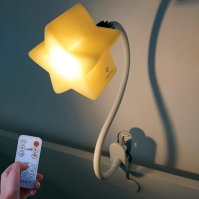 Ergojojo LED Clip On Star Light, jedinečná dětská lampička - ideální noční světlo na kojení vedle postýlky, noční lampičky, dopl