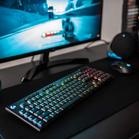 Bezdrátová mechanická herní klávesnice Logitech G915 LIGHT SPEED, klikací spínač GL s nízkoprofilovým LIGHTSYNC RGB, skandinávsk