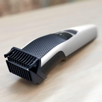 Philips Beardtrimmer 3000 Series, zastřihovač vousů s technologií Lift & Trim (model BT3206/14)