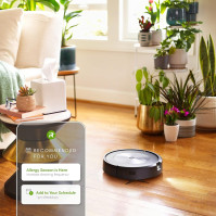 Robotický vysavač iRobot® Roomba® j7+ s podporou Wi-Fi, automatickou sací stanicí, mapováním a dvěma gumovými kartáči pro všechn